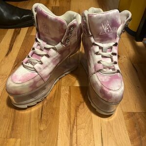 Quozmo clouds yru shoes